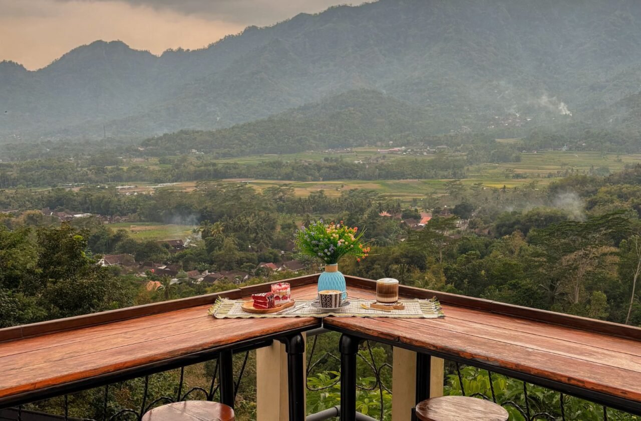 tempat makan dengan view indah