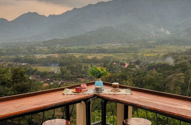 tempat makan dengan view indah