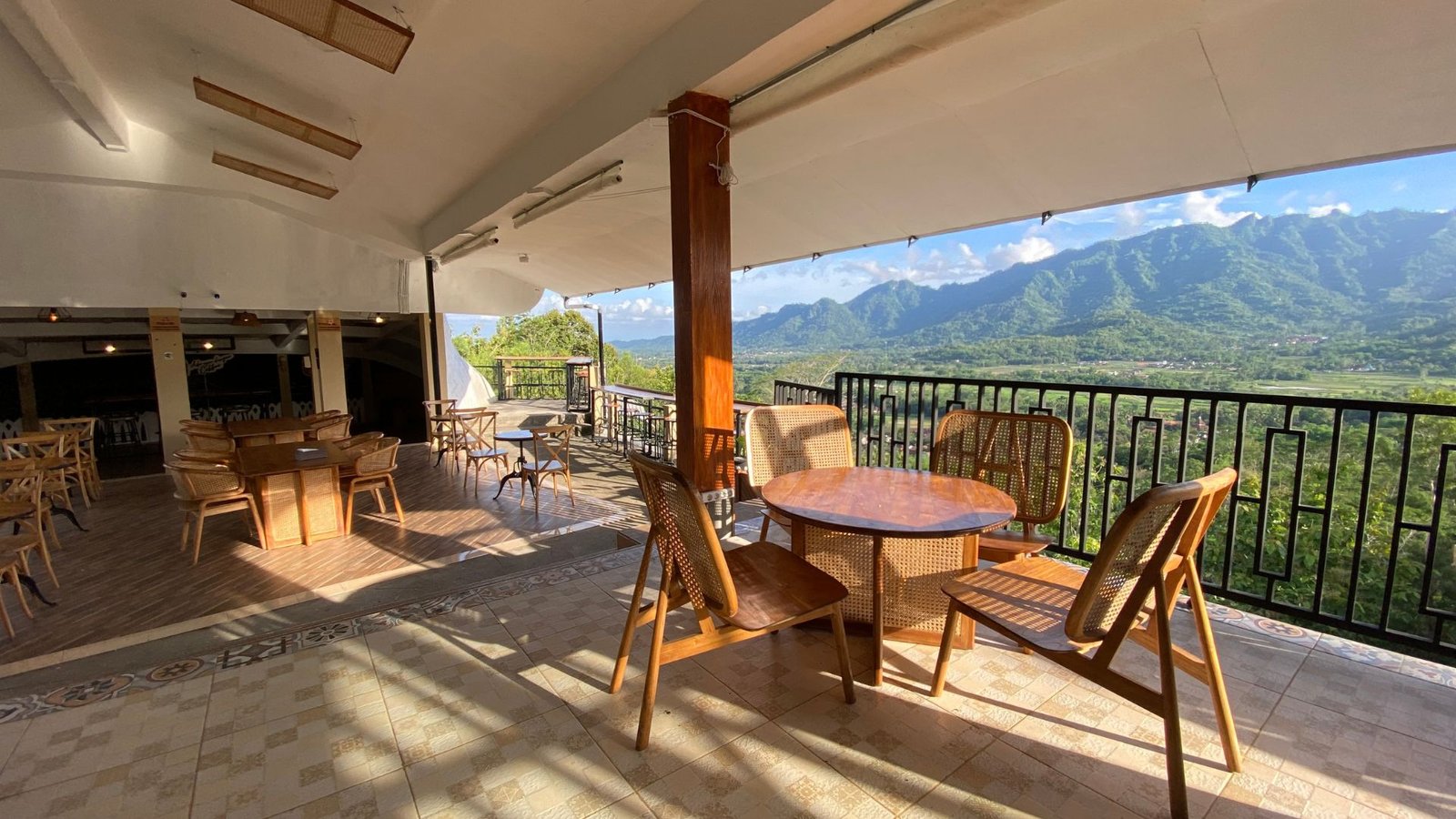 Cerita Pagi Dari Dataran Tinggi Wisata Jawa Tengah: Menikmati Kopi, Kabut, dan Kehangatan Bersama Keluarga