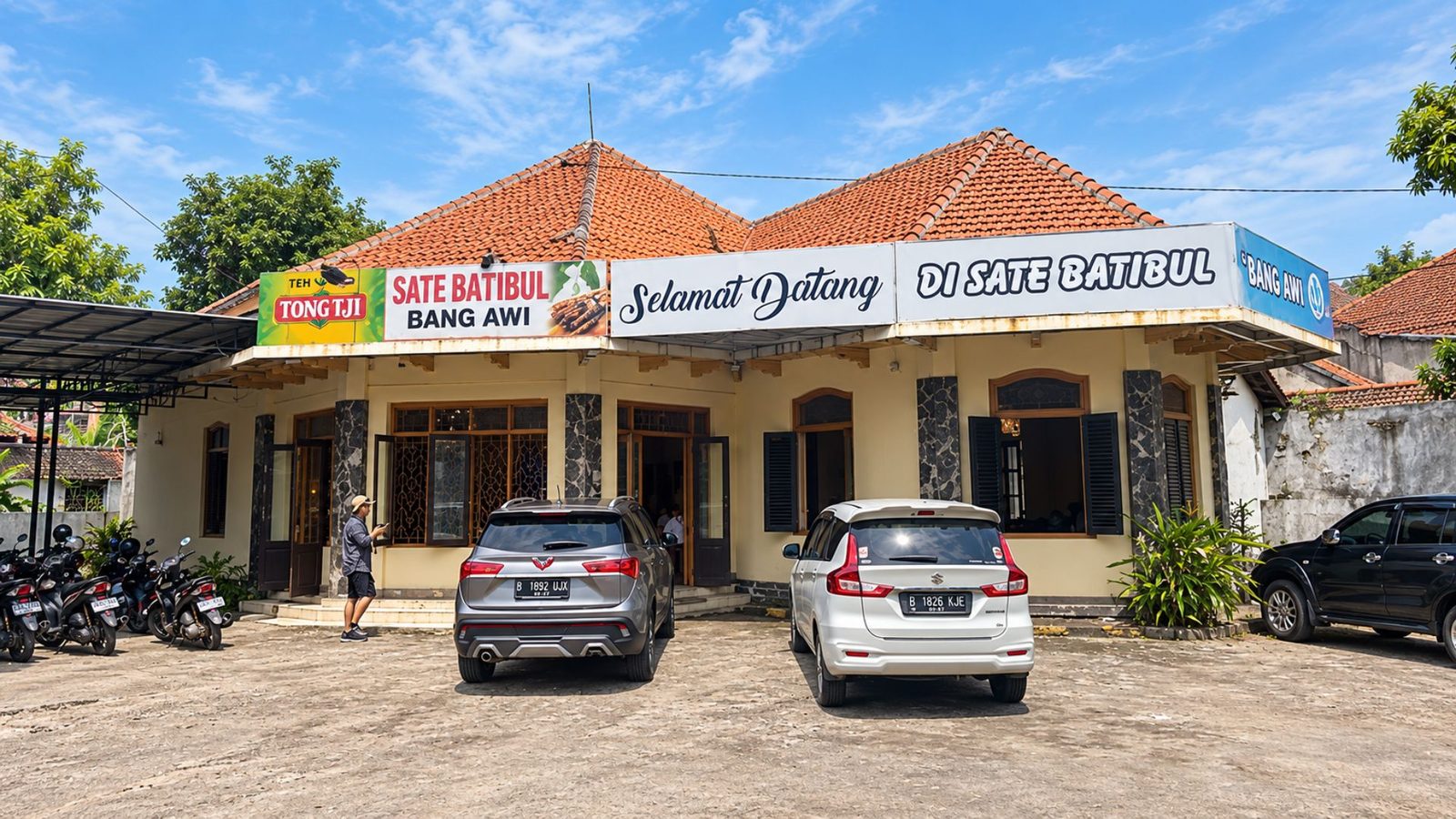 Sate kambing muda batibul disajikan di hotplate