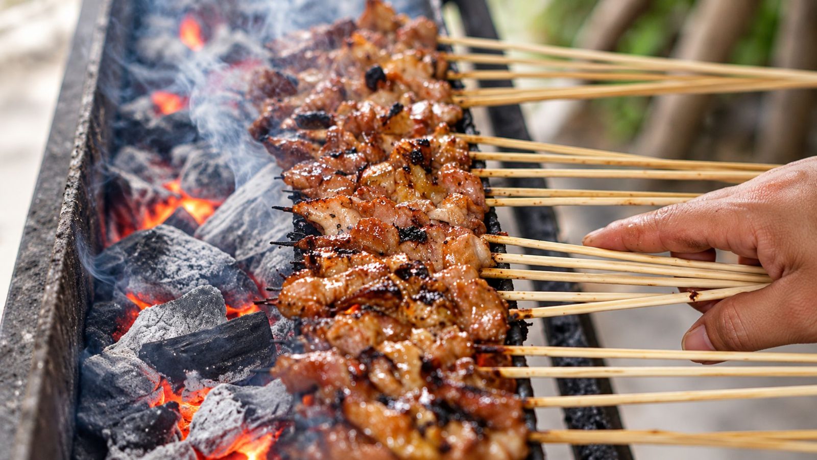 Suasana atau sajian sate kambing Bang Awi Adiwerna